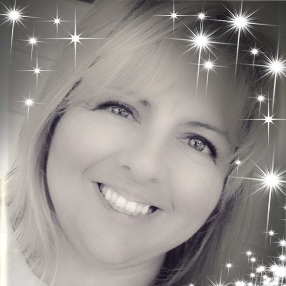 Meet your Posher, Debbie - Picture 1 of 1